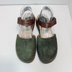 EURPSOFT CARREN SANDAL IN OLIVE/ COGNAC Size 8M